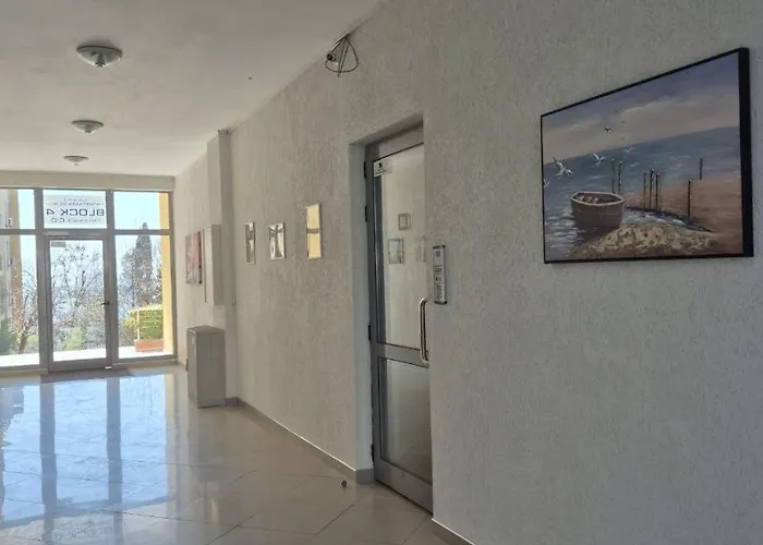 Апартаменты Sea View &